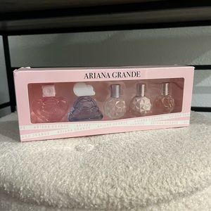 NWT Ariana Grande perfume set